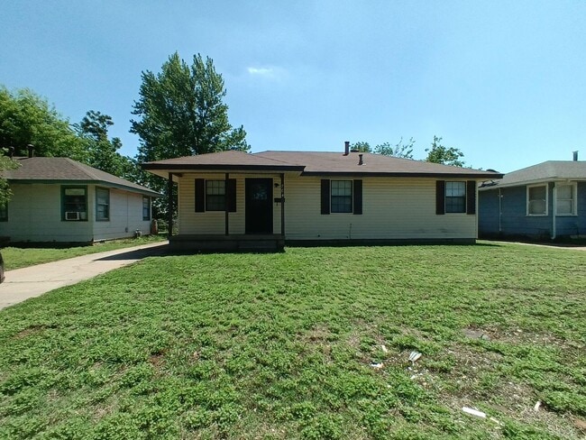 Building Photo - Midwest City Schools!