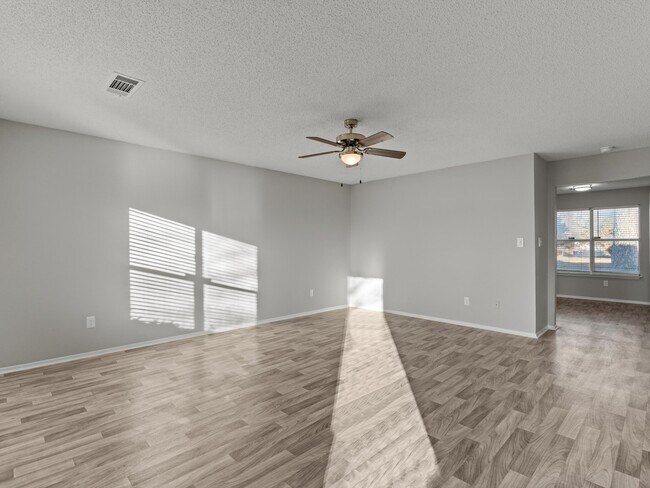 Photo - Wilshire Park Apartments