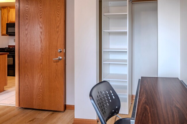Bedroom-Collegiate