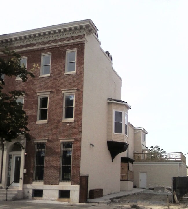 Building Photo - 1012 W Lafayette Ave Unit 2F