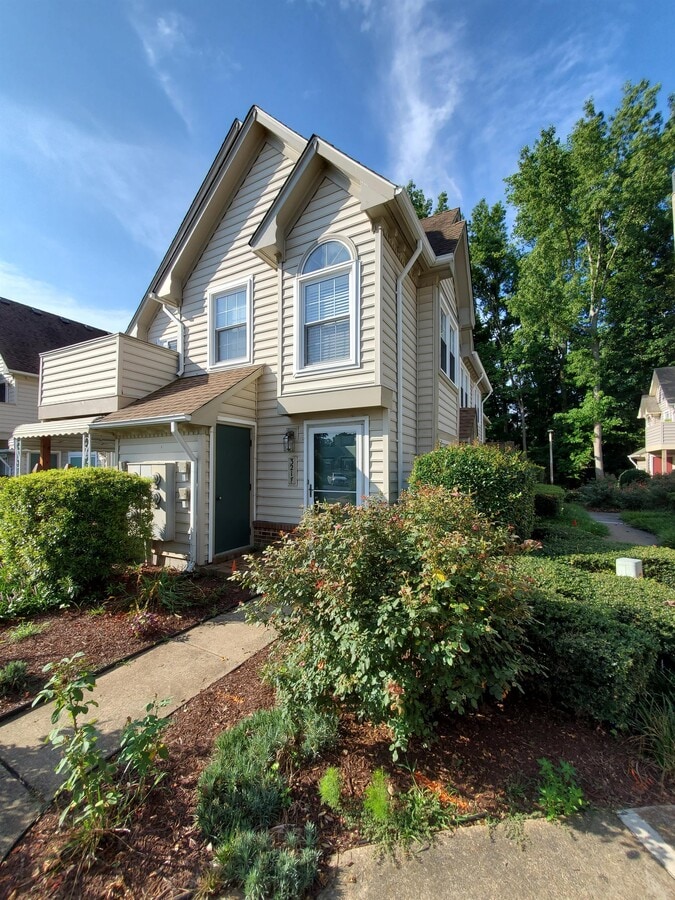 Photo - 321 Wimbledon Chase Townhome