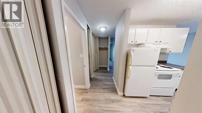 Photo - 10028-10105 105 Ave