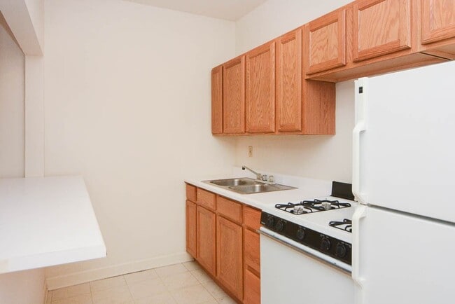 1034 W George St Unit 400