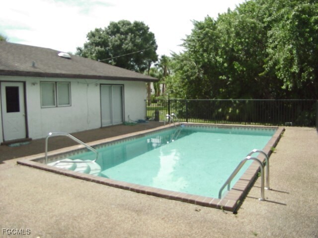 Photo - 620 Robert Ave