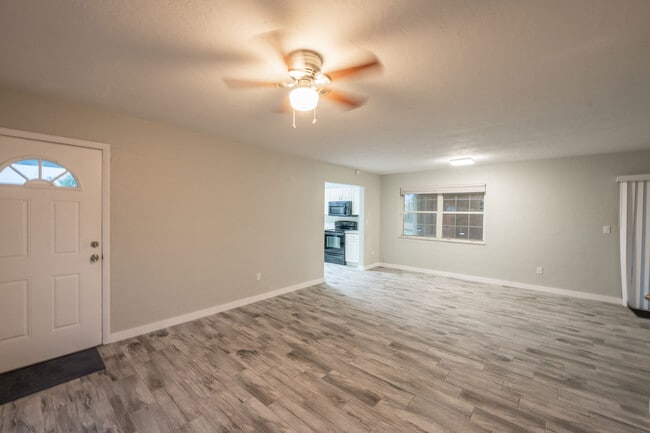 Photo - 1011 Bianca Dr NE