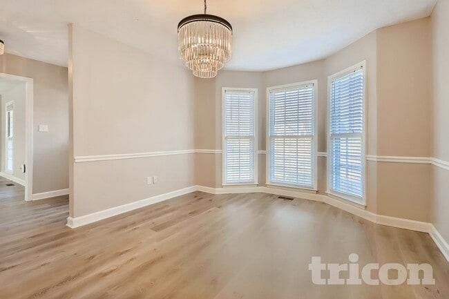 Photo - 530 N Oakland Cir