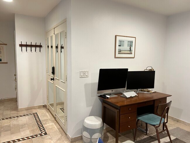 Desk Work Area - 5651 Sumner Way Unit 209