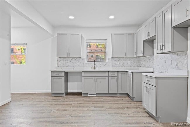 Photo - 3957 Lenox St