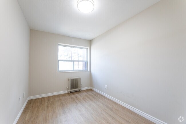 2BR, 1BA - Bedroom - Parkridge Apartments