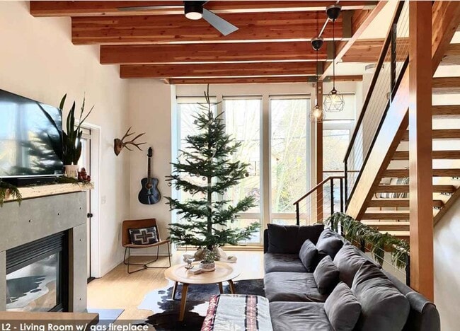 Building Photo - Modern Design 2 Bed/ 2.5 bath 3 Level Cond... Rental