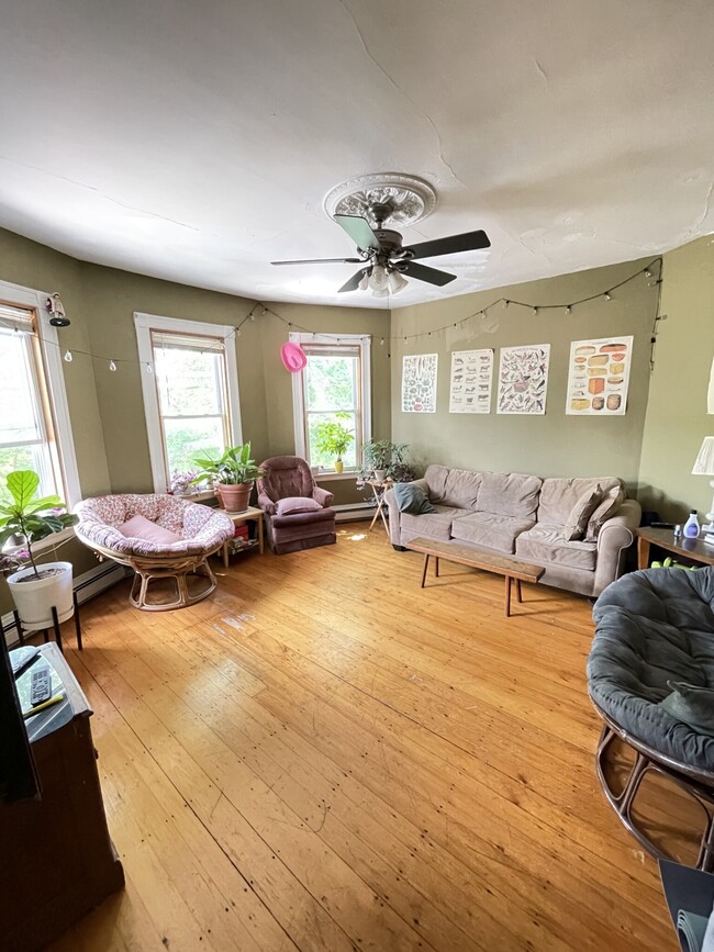 Building Photo - 56 Calumet St Unit 3 Rental
