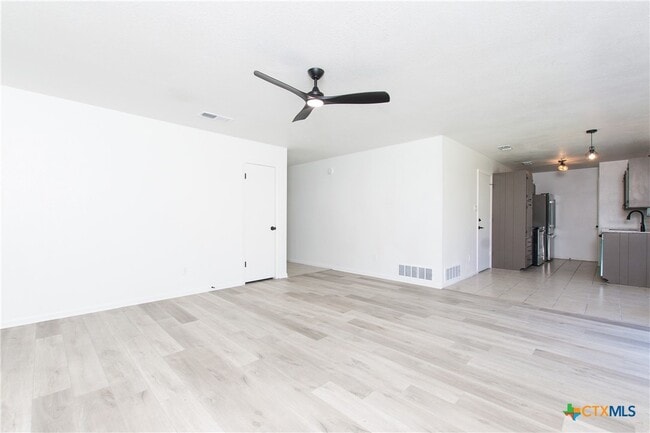 Photo - 1609 Hughes Ave