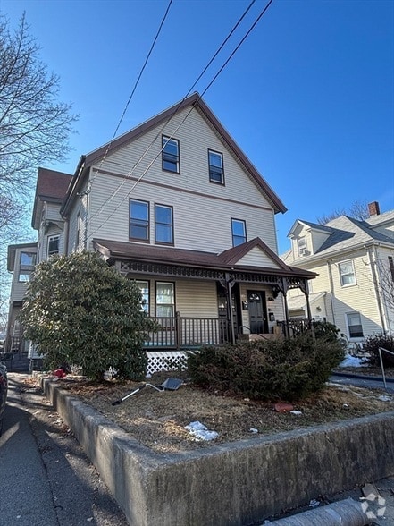 Building Photo - 713 Metropolitan Ave Unit 2 Rental