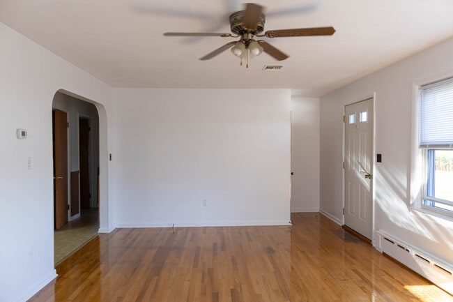 Photo - 1988 W Main St