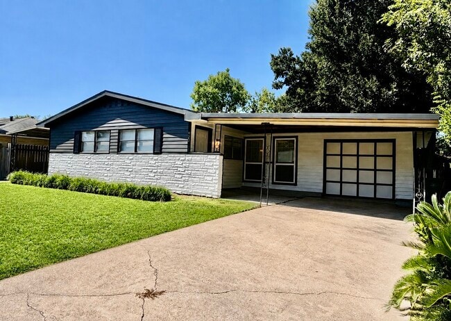 Building Photo - 920 Vivian Ave