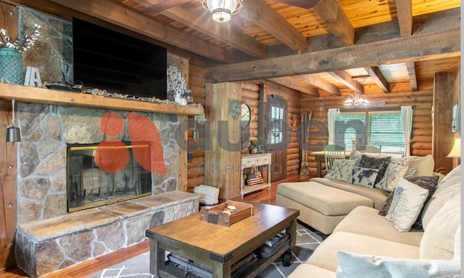 Photo - Log cabin home minutes to Downtown Chattan...