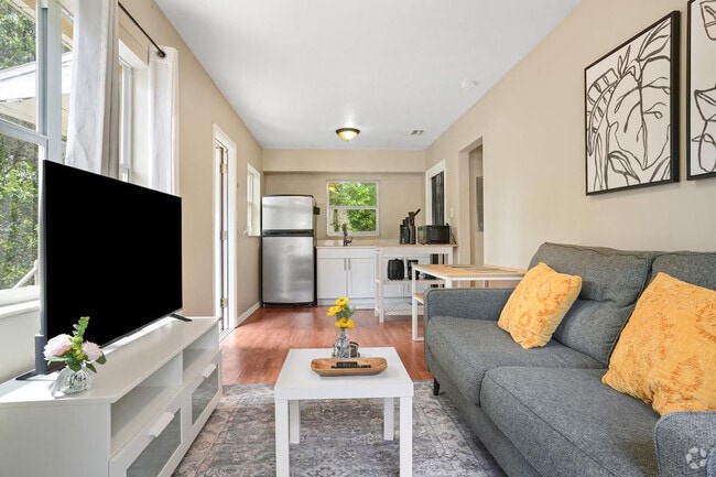 Building Photo - 3404 1/2 N 11th St Rental