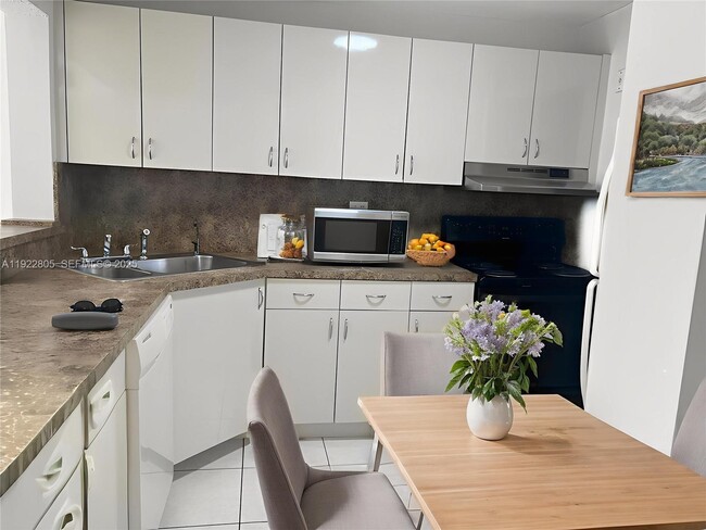 Photo - 7920 N Colony Cir Unit 204