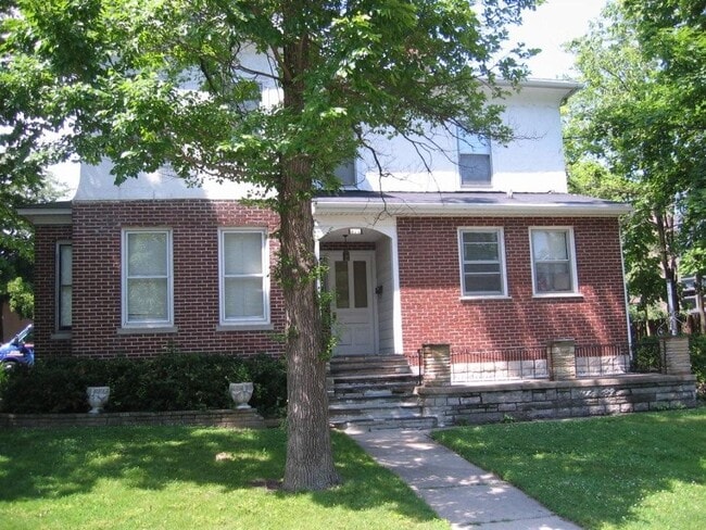 Building Photo - 611 Mulberry Pl Unit 2nd floor