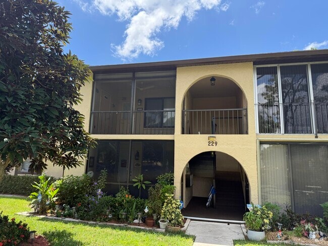 Building Photo - 229 Pine HOV Cir Unit A-2 Rental
