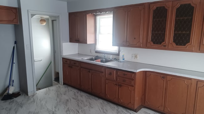 Photo - 633 W Pulaski St