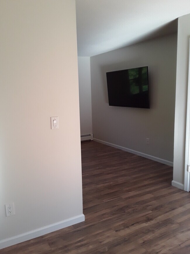 22 Barwood Mnr Townhome Townhome Rental in Unionville CT