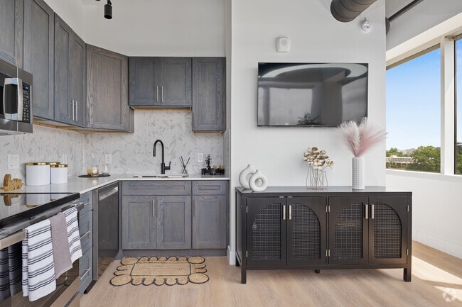 1BR, 1BA - 750SF - Kitchen