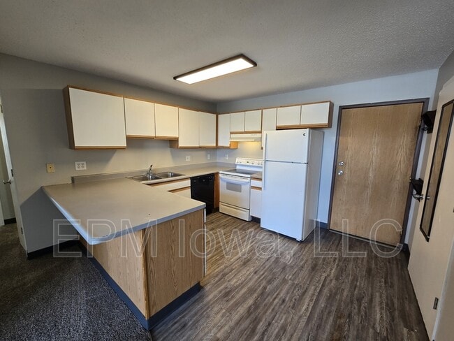 Building Photo - 60 Miller Ave SW Rental