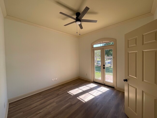 Photo - 203 Metairie Ct