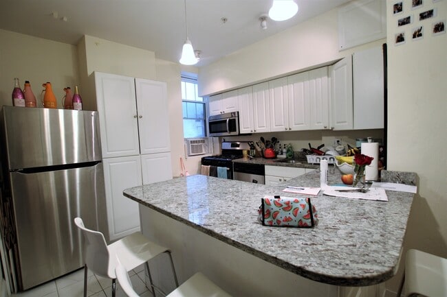 Building Photo - 1999 Commonwealth Ave Unit 5