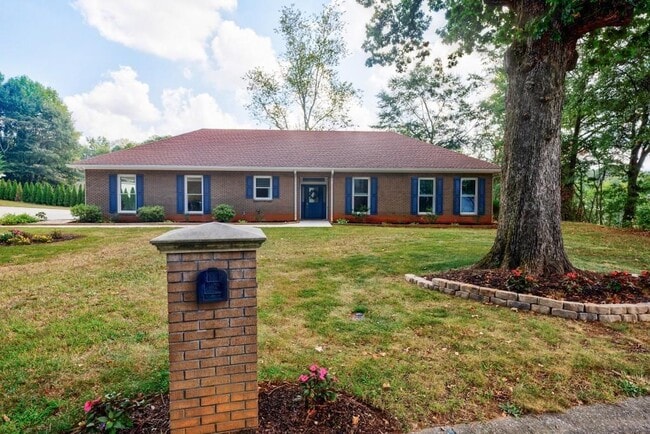 Photo - 390 Alpine Dr