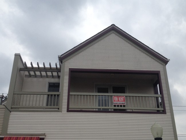 Building Photo - 1316 E Brady St Unit B
