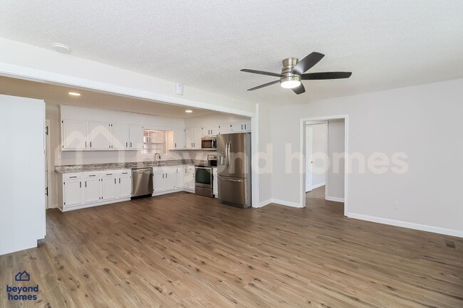 Photo - Gorgeous 4 bedroom / 3 full bath with 1,670 sq feet of space!