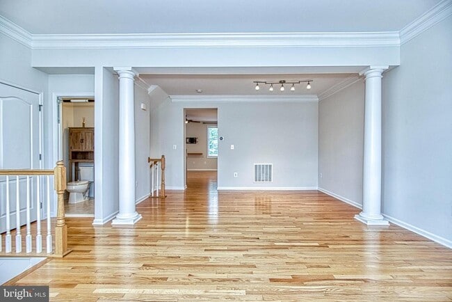 Photo - 208 Croft Square