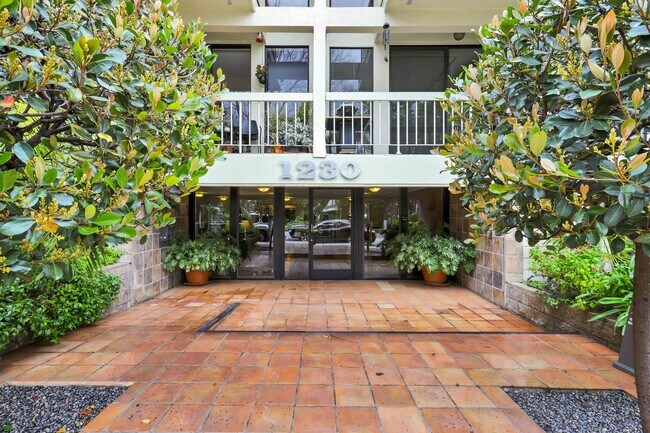 Photo - 1230 N Sweetzer Ave Unit 106