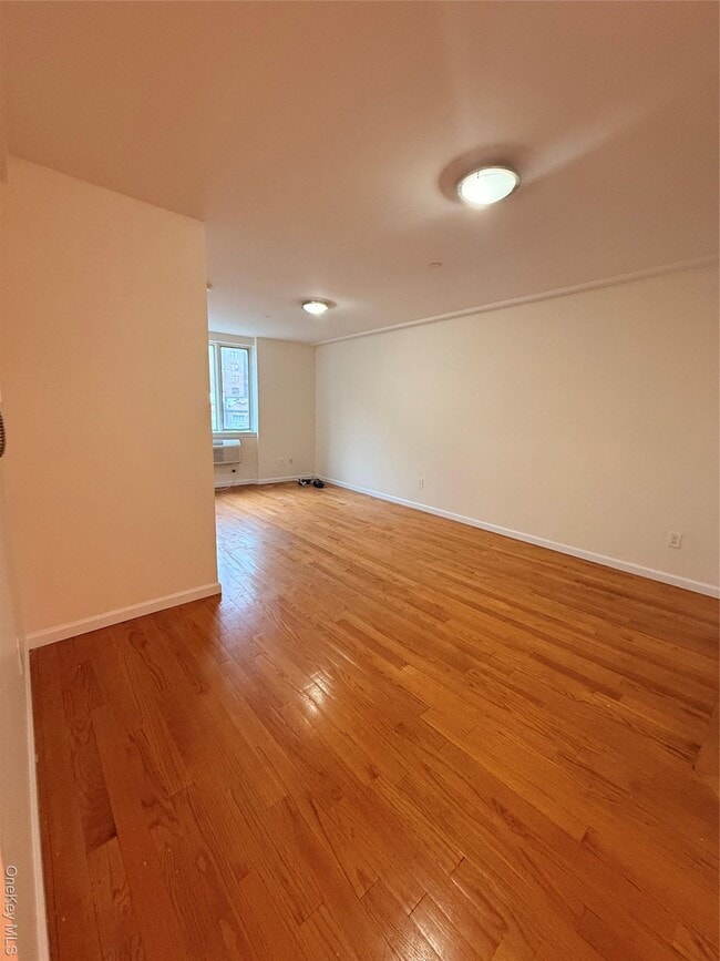 Photo - 141-27 84th Dr