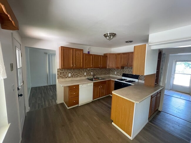 Photo - 377 Tusher St