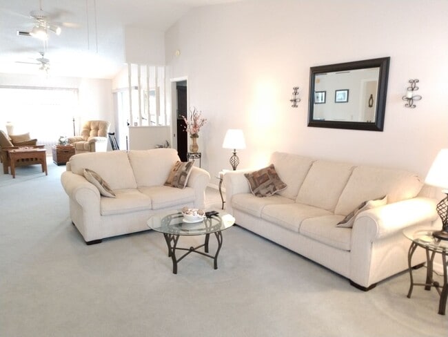 Photo - Seasonal Short-Term Single-Family Home located in Meadow Run at Jacaranda!