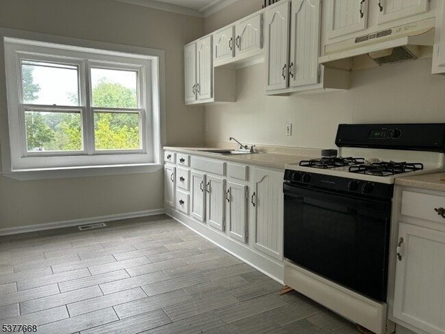 Building Photo - 135 W Chrystal St Rental