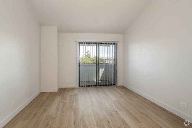 1BR, 1BA - 663SF