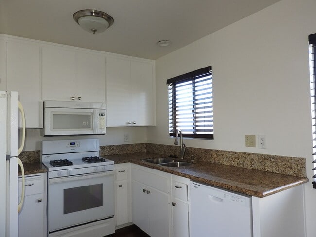 Photo - 2108garn Unit C