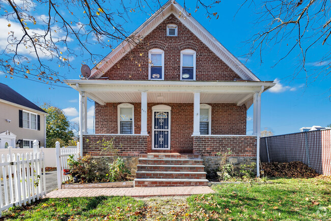 Building Photo - 847 Reservoir Ave Rental