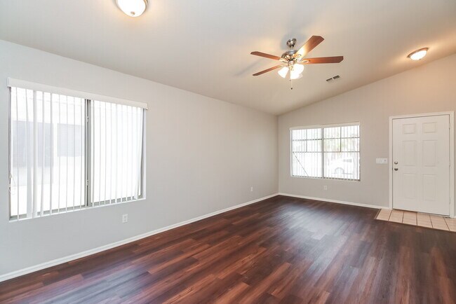 Photo - 1069 E Nardini St