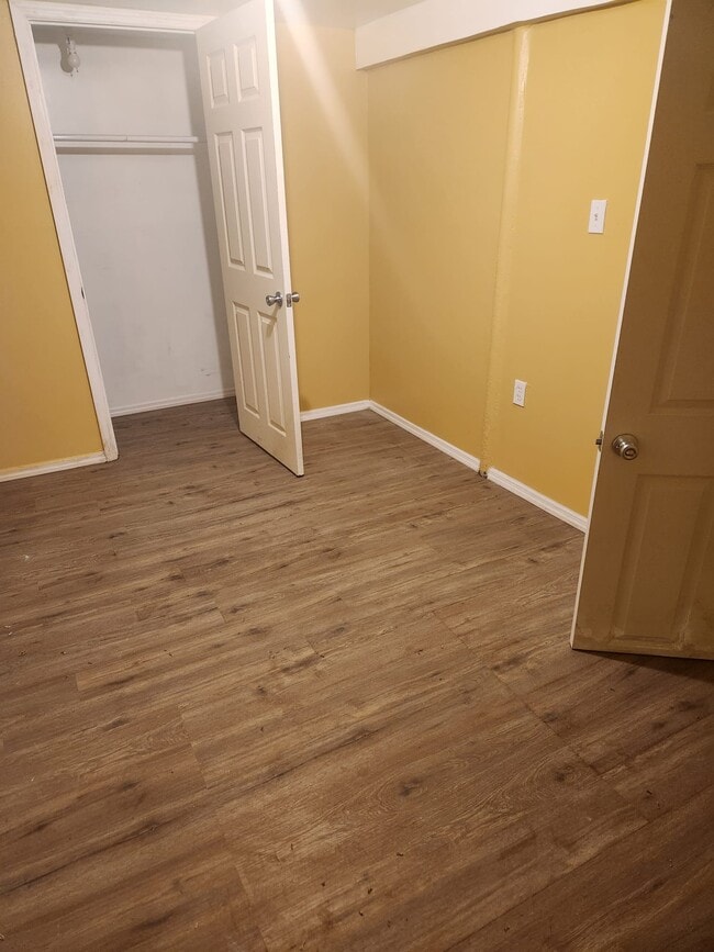 Building Photo - 309 Ellis Ave Unit B