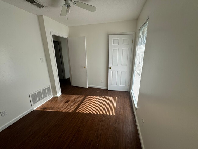 Photo - 6049 Eric Ln