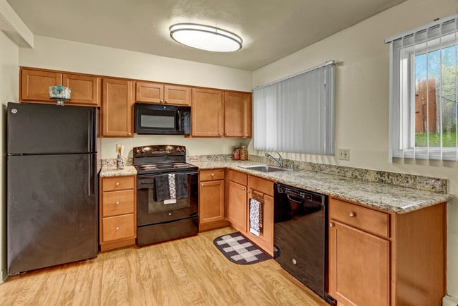 Montclair Apartments - Kitchen - Montclair Rental