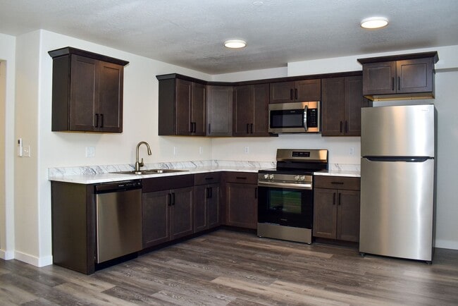 Building Photo - 1973 Sky Park Dr Unit 1973 Sky Park #3