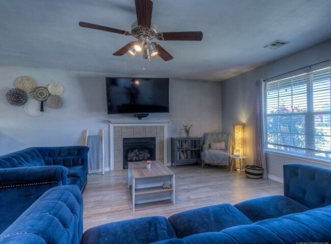 Photo - 120 Newman Cir