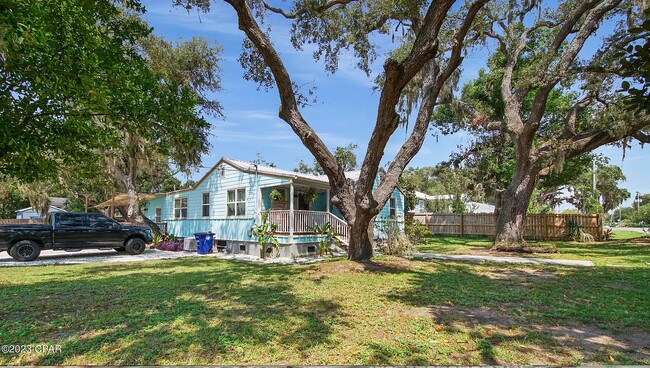 Front of the house from the corner - 3710 W 17th St Casa