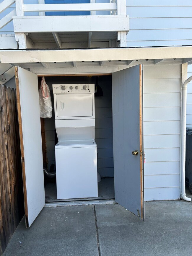 Photo - 204 Toyon Ln